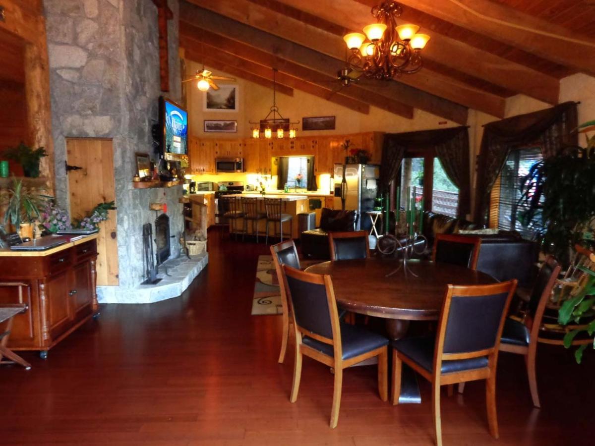 Evergreen Haus Villa Oakhurst Exterior photo
